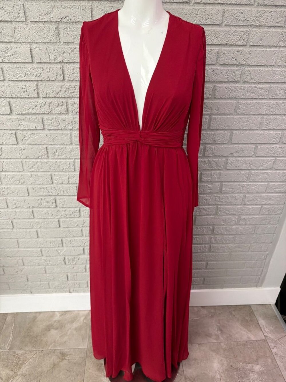 Mac Duggal Women's V-Neck Front Twist Long Sleeve Gown Dress Size 2